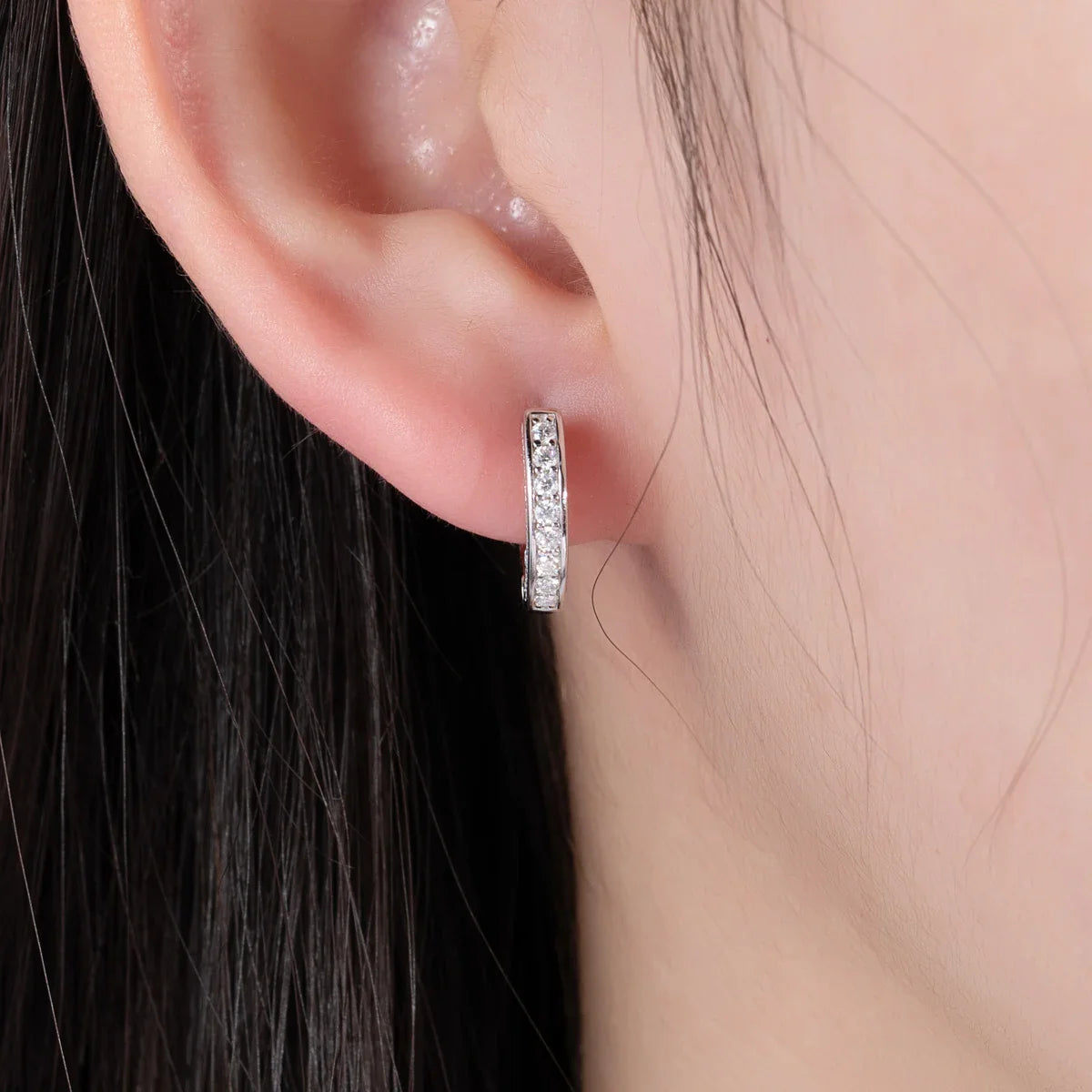 Boucle d'oreille Radiance Moissanite en argent plaqué or 18 carats