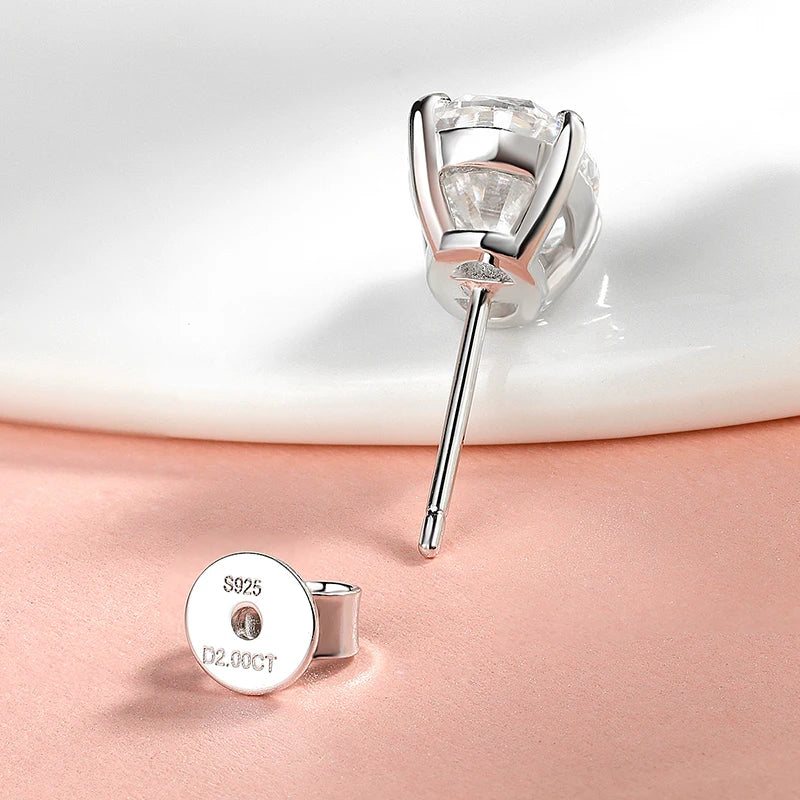 Boucle d'oreille Solitaire en Moissanite Ovale