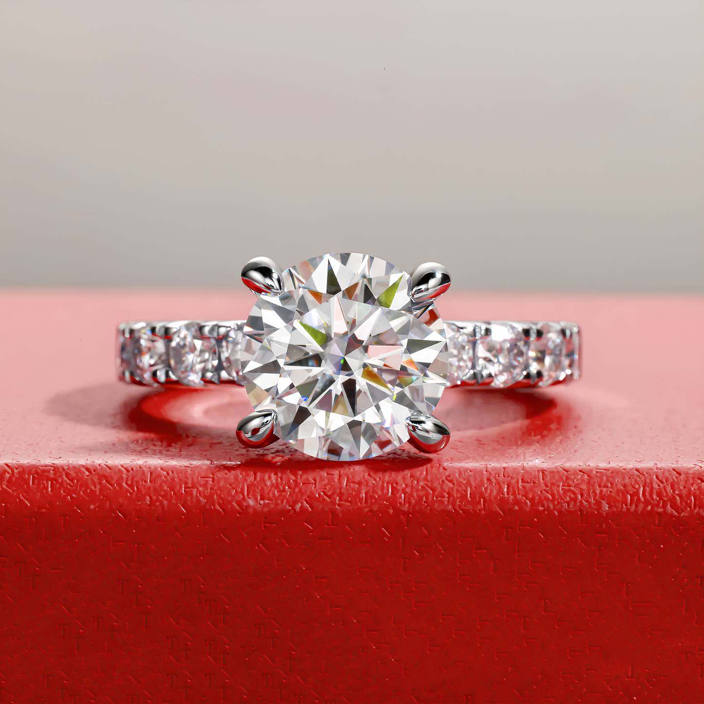 Bague solitaire royale en moissanite