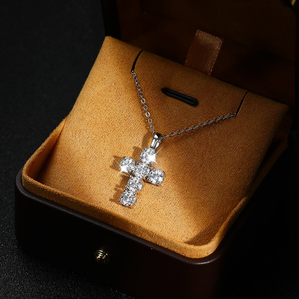 Colar Crucifixo Moissanite em Prata banhada a ouro 18K - Loratta