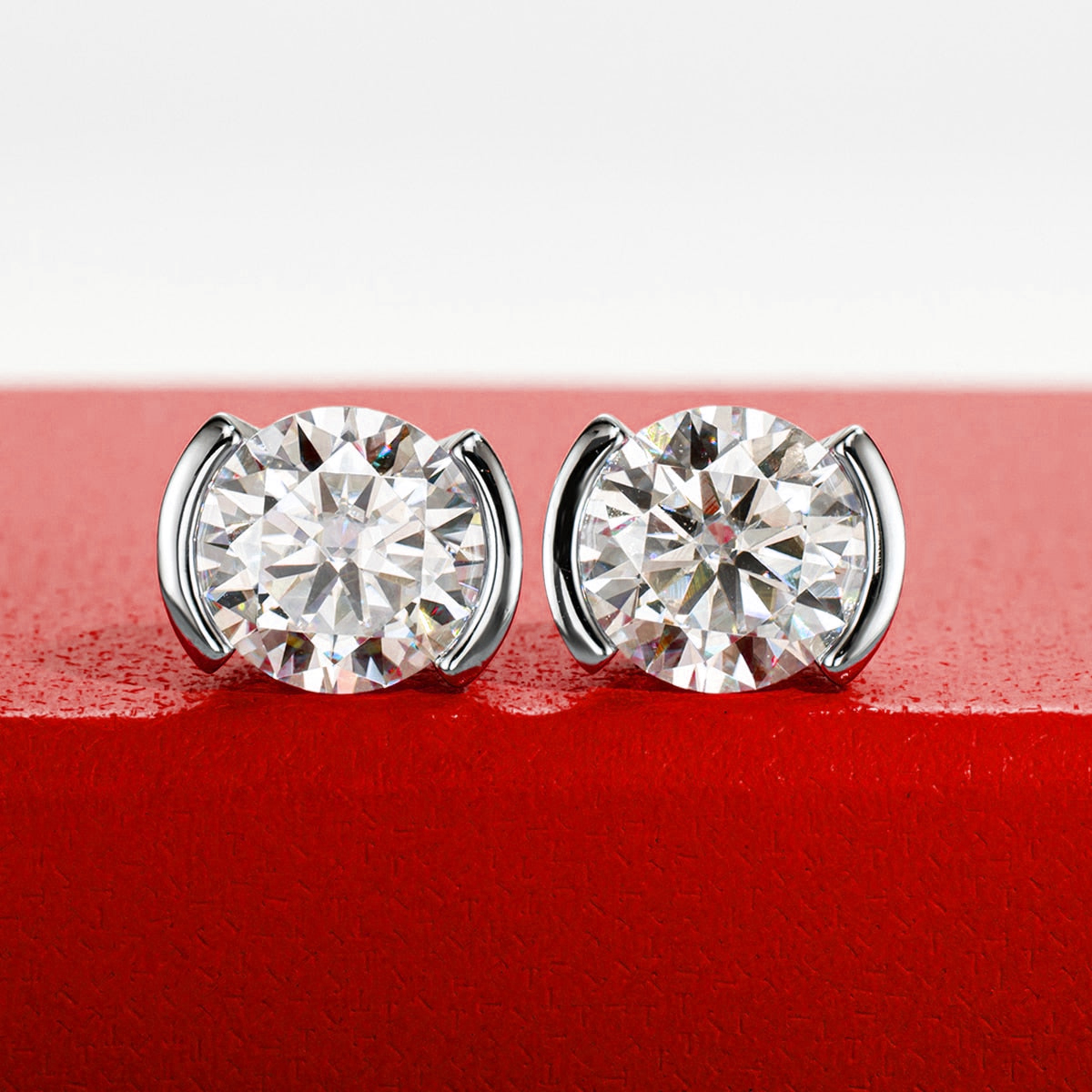 Boucle d'oreille Point of Light en moissanite
