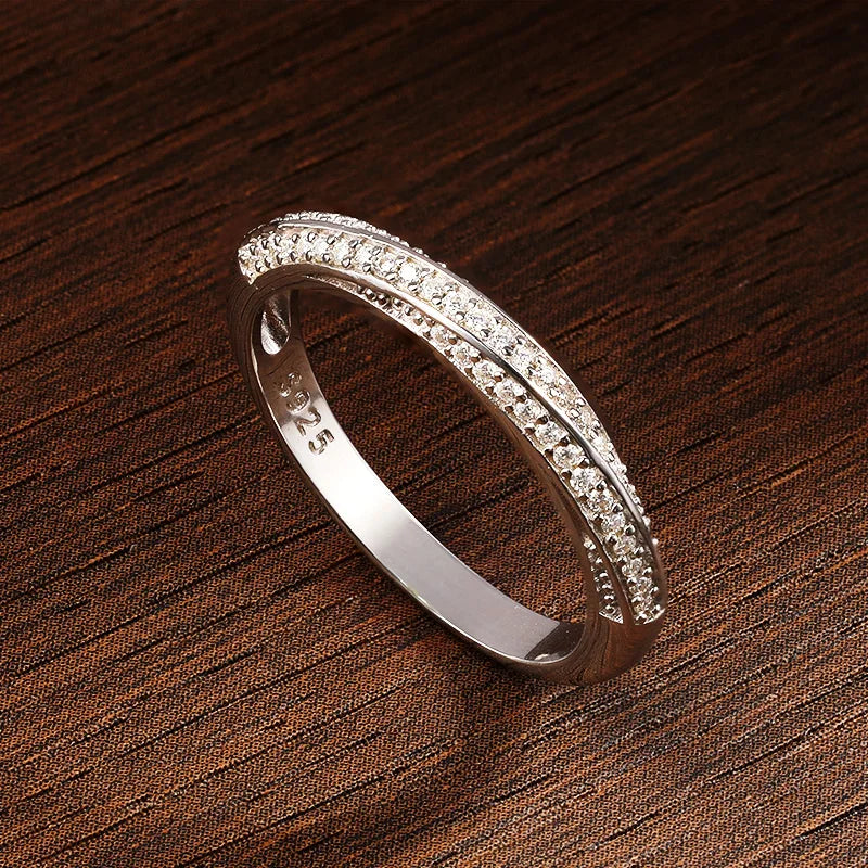 Demi-Alliance Entrelacs de Lumière Moissanite