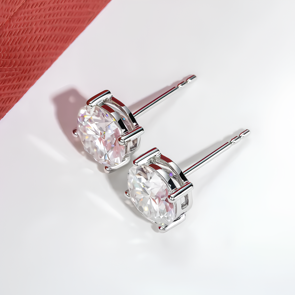 Boucle d'oreille solitaire en moissanite en or 18 carats