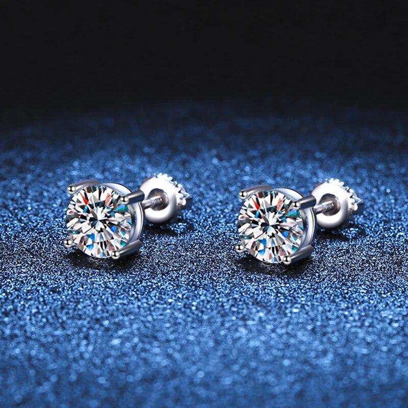 Boucle d'oreille solitaire à 4 griffes en moissanite