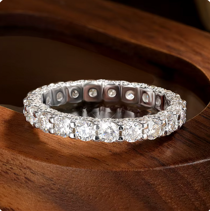 Alliance sertie de 250 points de moissanite en argent 925