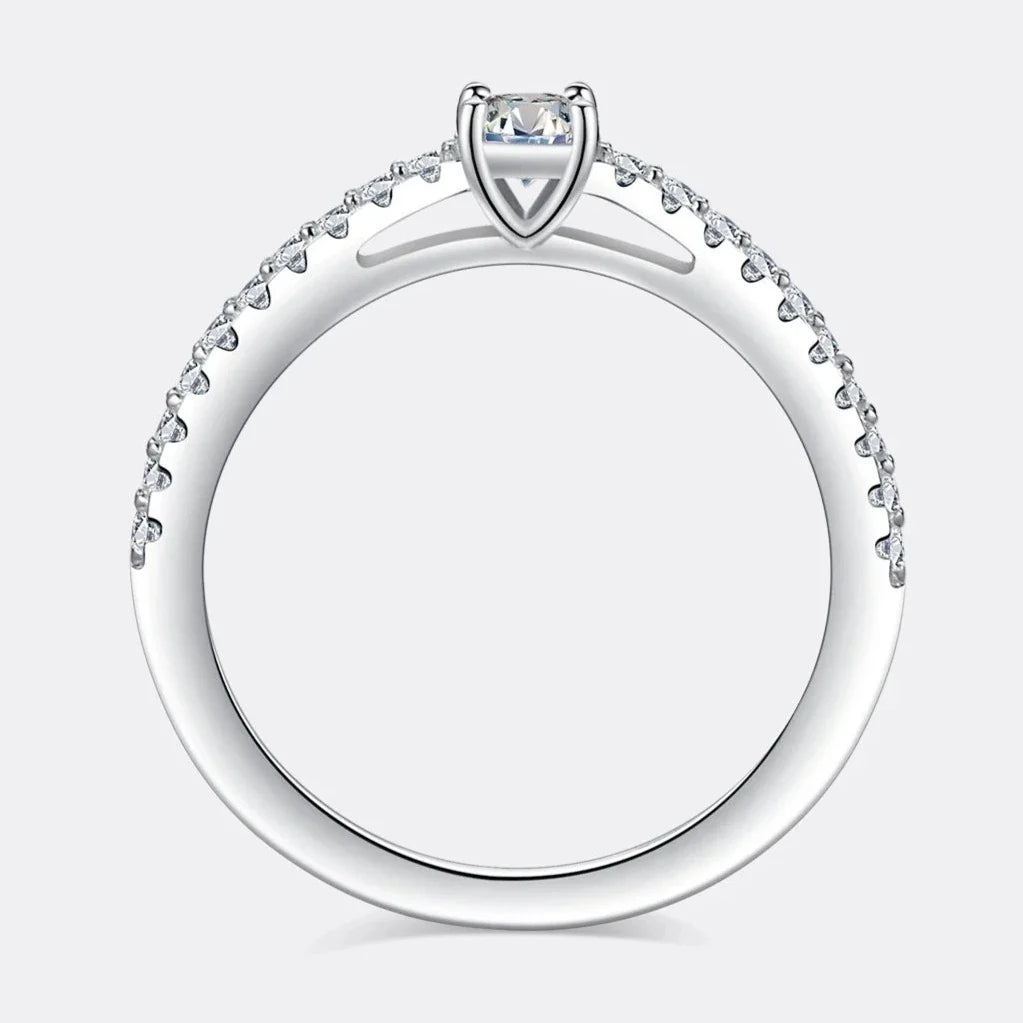 Bague en moissanite brillante