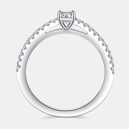 Bague en moissanite brillante