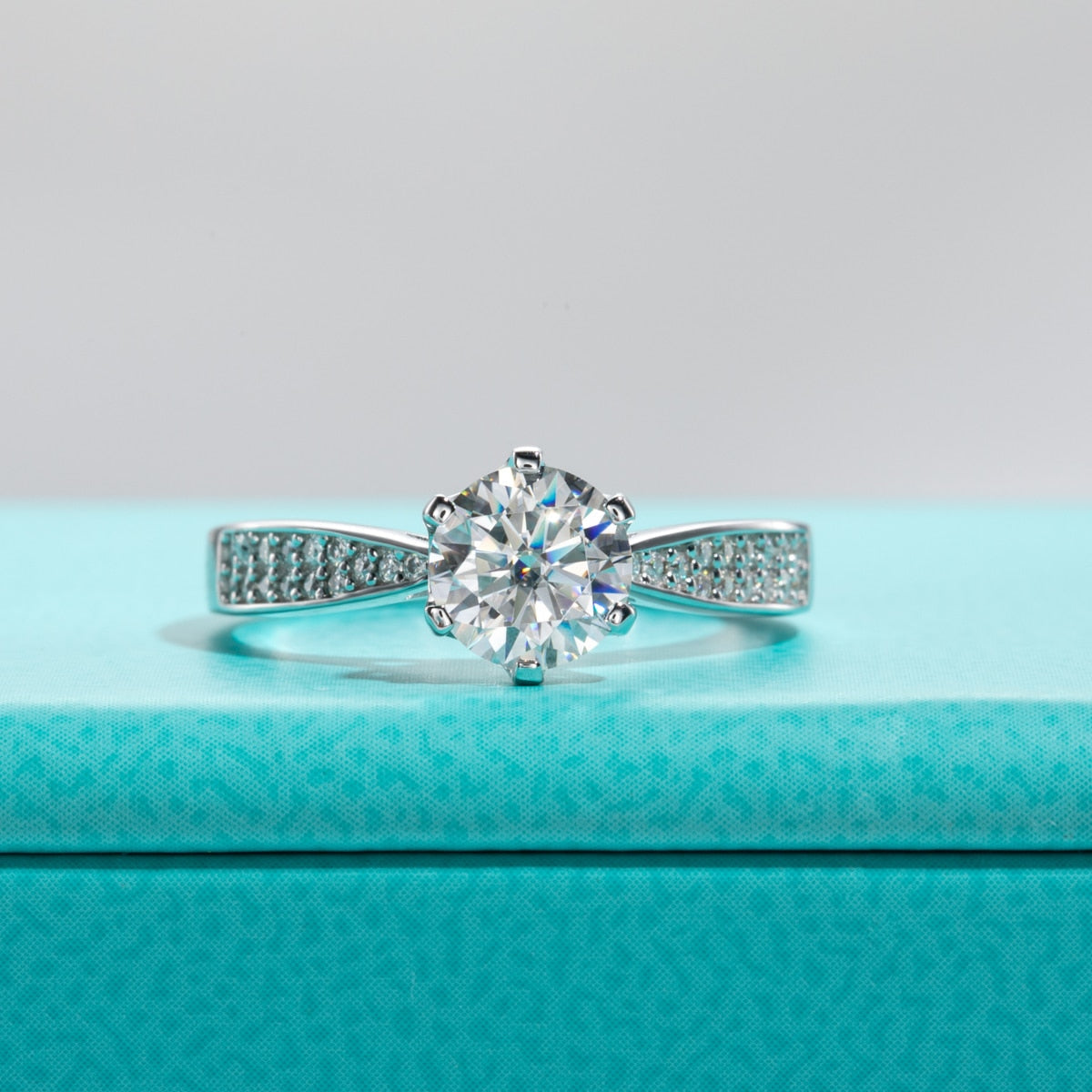 Anel Borealis Moissanite Cravejado - Loratta 