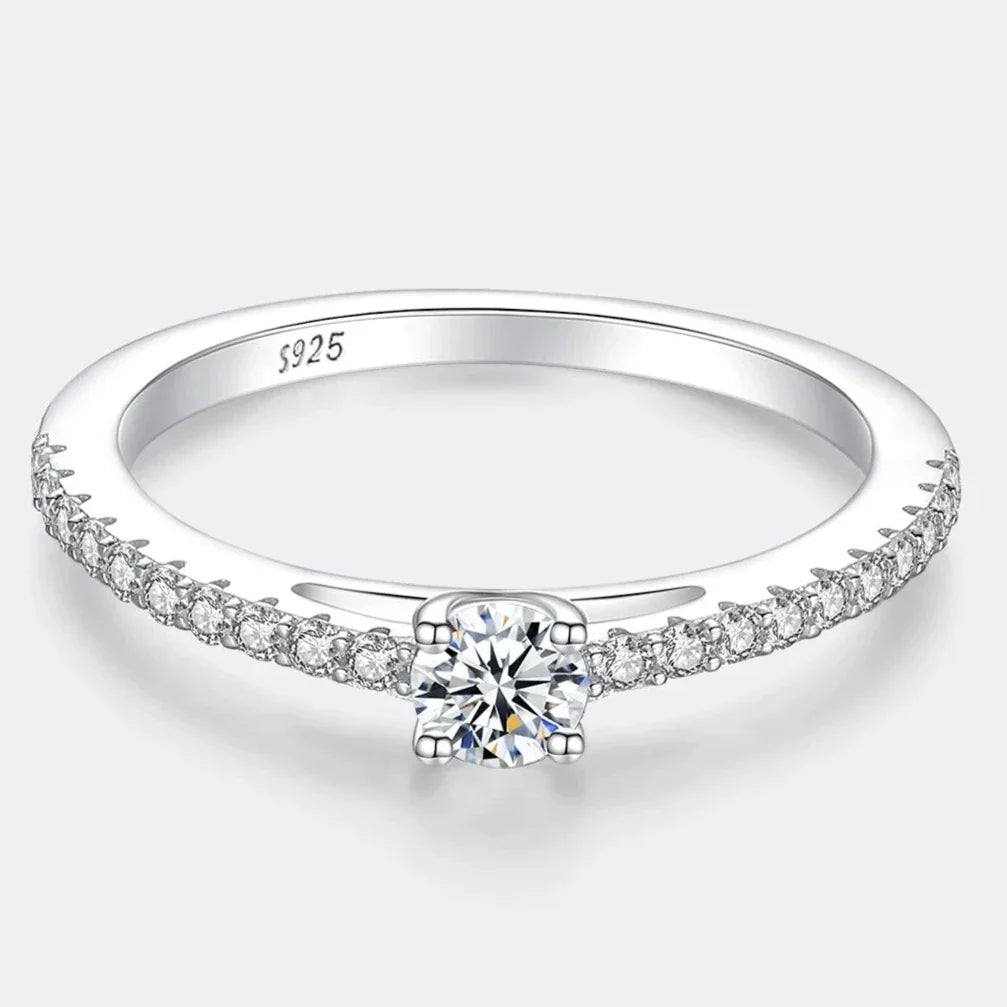 Bague en moissanite brillante