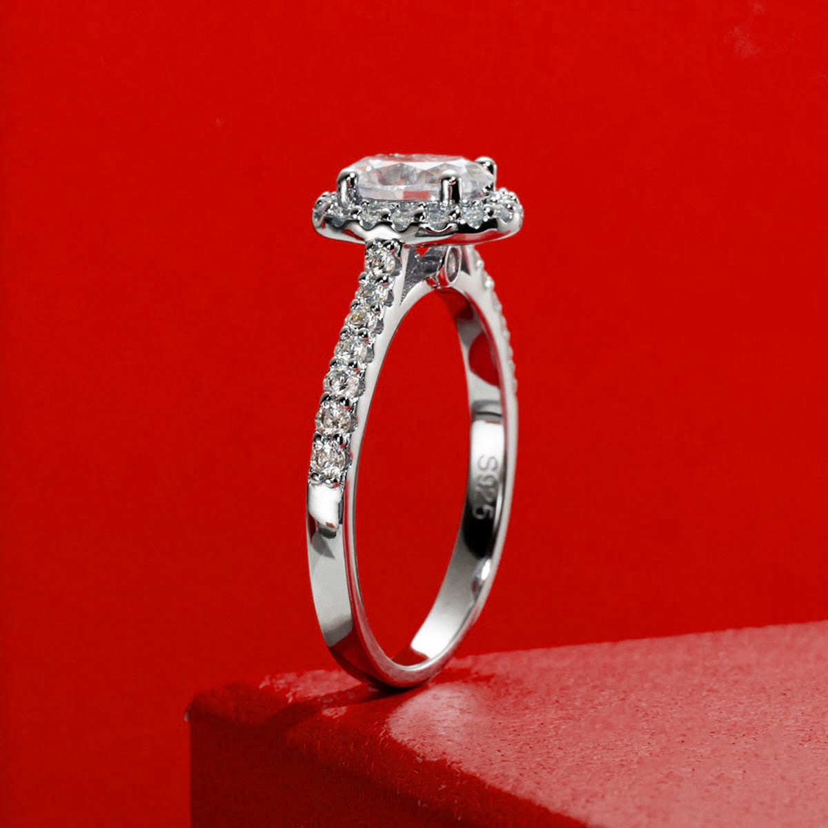 Bague Ovale Fine Sertie Moissanite
