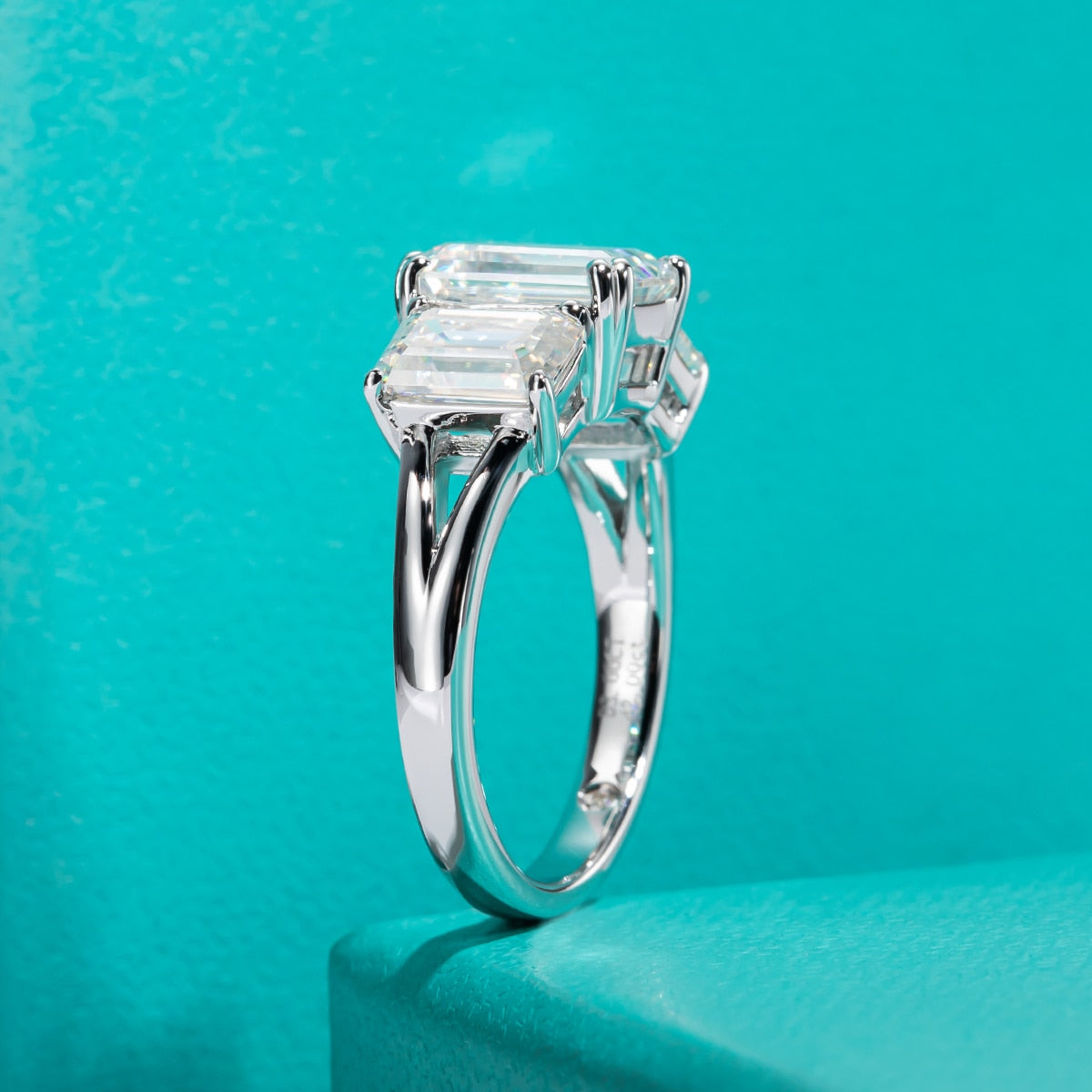 Anel Trinity Esmeralda Moissanite - Loratta