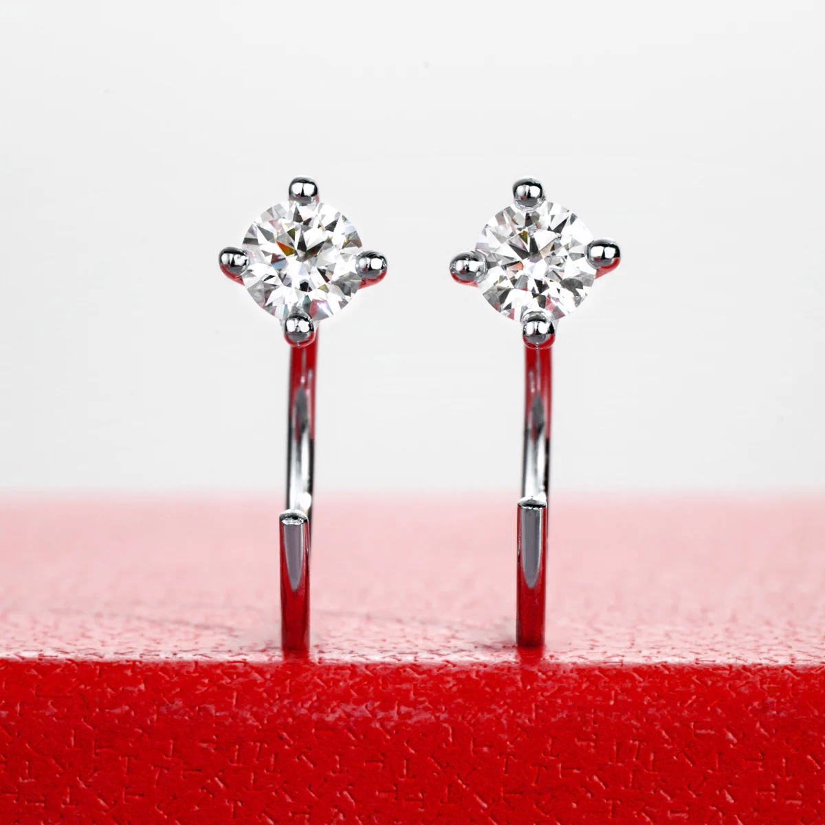 Boucle d'oreille à point lumineux plaquée or 18 carats