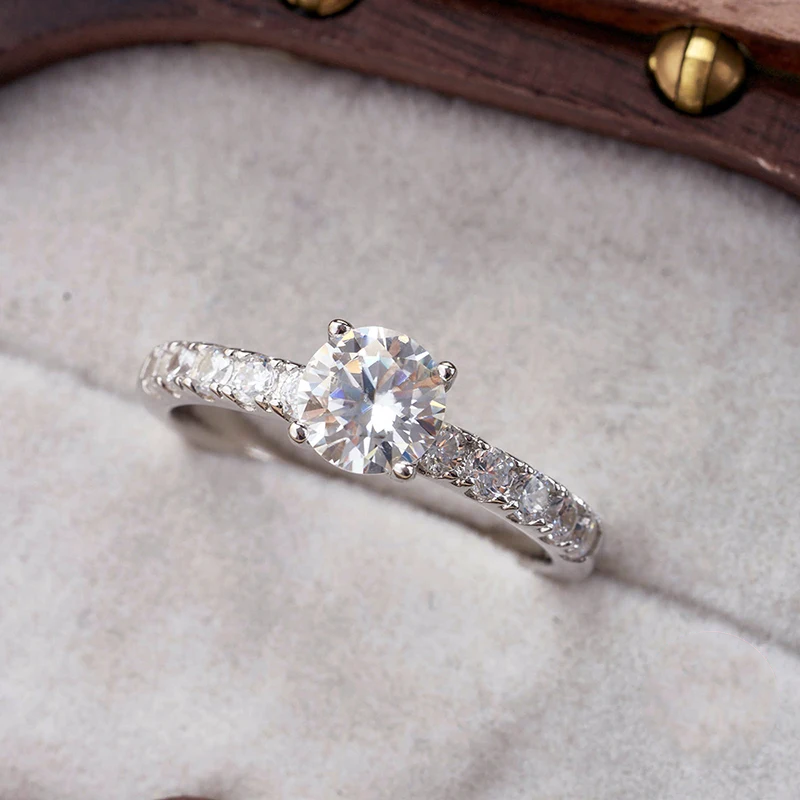 Bague Solitaire Vertex en Moissanite Plaquée Or 18 Carats