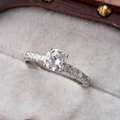 Bague Solitaire Vertex en Moissanite Plaquée Or 18 Carats