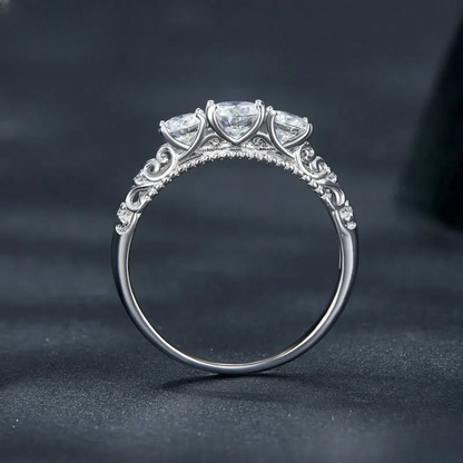 Bague triple moissanite brillante plaquée or 18 carats