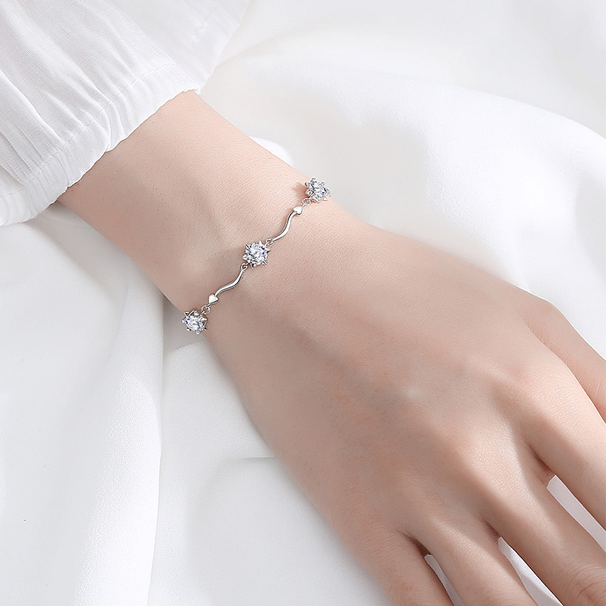 Bracelete Flor do Amor Moissanites e Prata Folheada à Ouro Branco 14k - Loratta 