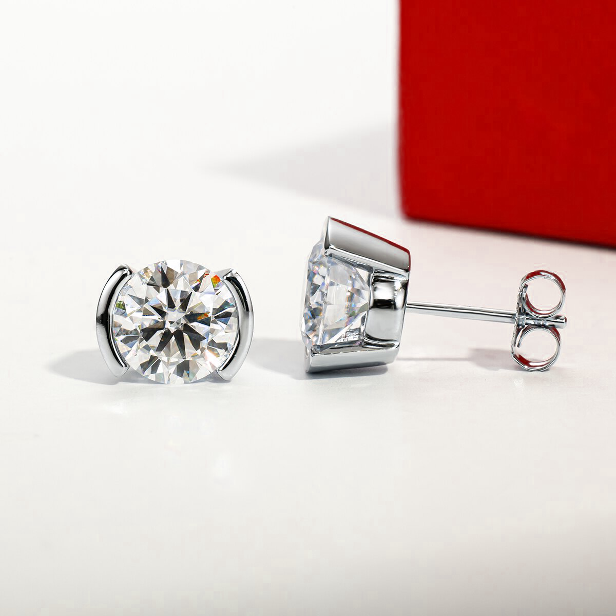 Boucle d'oreille Point of Light en moissanite
