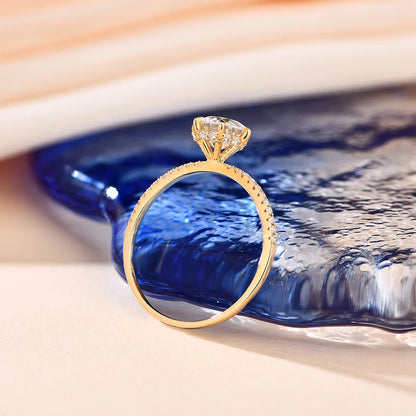 Bague en moissanite brillante sertie d'argent et plaquée or