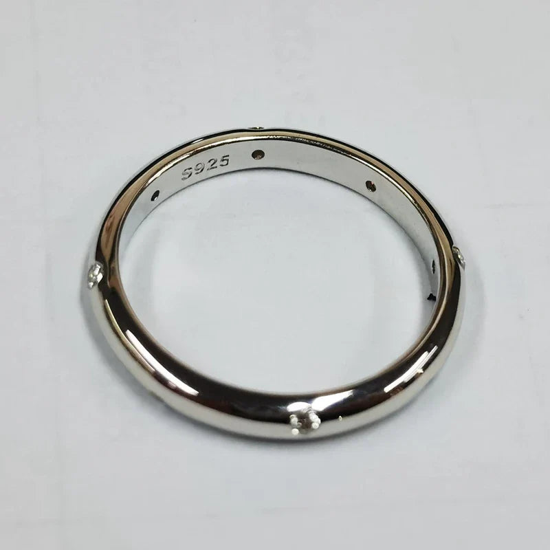 Aliança Ergonômica 15 Pontos Moissanite Prata Banhada à Ouro 14k - Loratta
