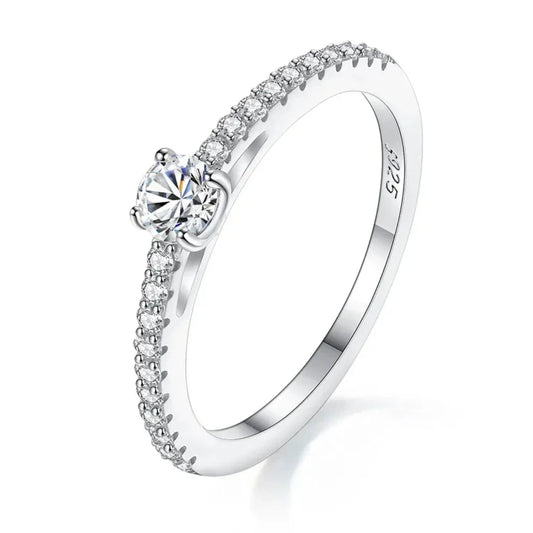 Bague en moissanite brillante sertie