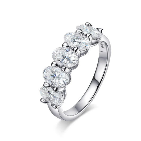 Demi-alliance Allure Ovale en Moissanite