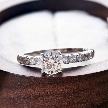 Bague Solitaire Vertex en Moissanite Plaquée Or 18 Carats