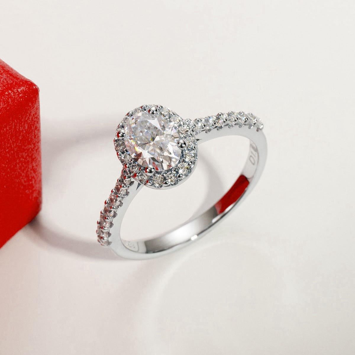 Bague Ovale Fine Sertie Moissanite
