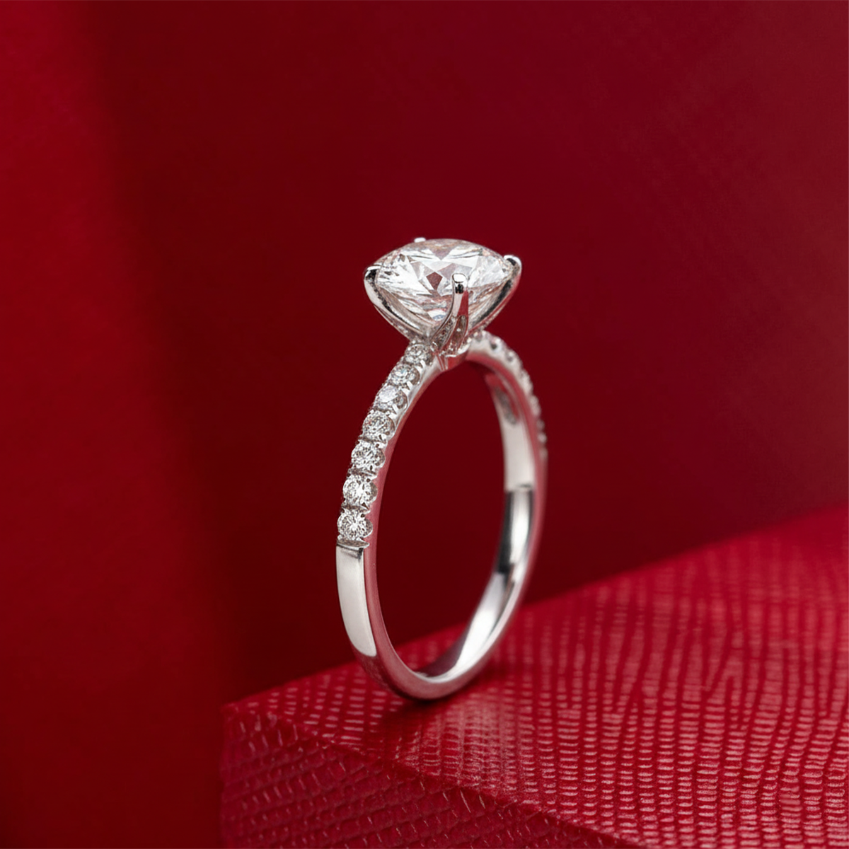 Bague Solitaire Vertex en Moissanite Plaquée Or 18 Carats