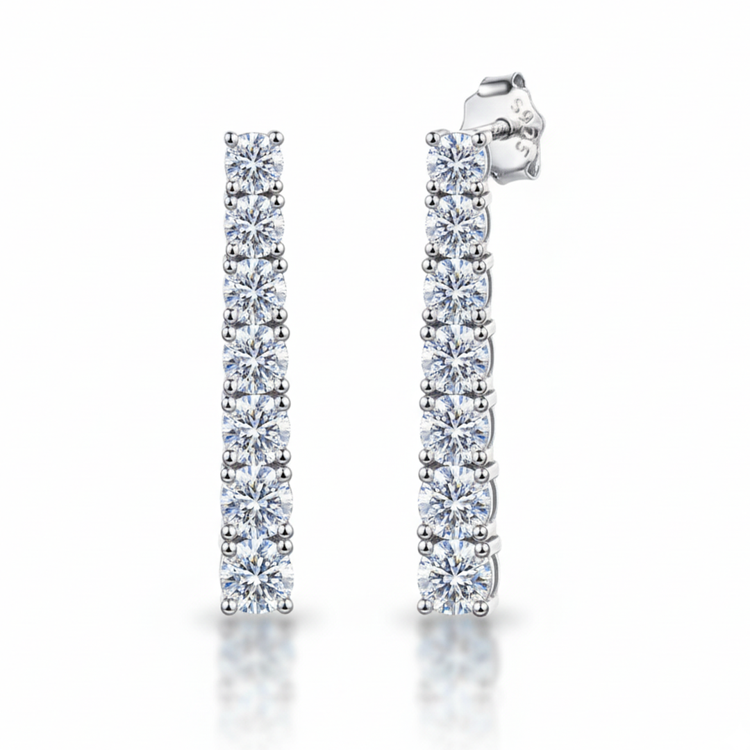 Boucles d'oreilles pendantes en moissanites serties d'argent plaqué or blanc 18 carats