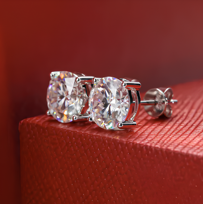 Boucle d'oreille solitaire en moissanite en or 18 carats